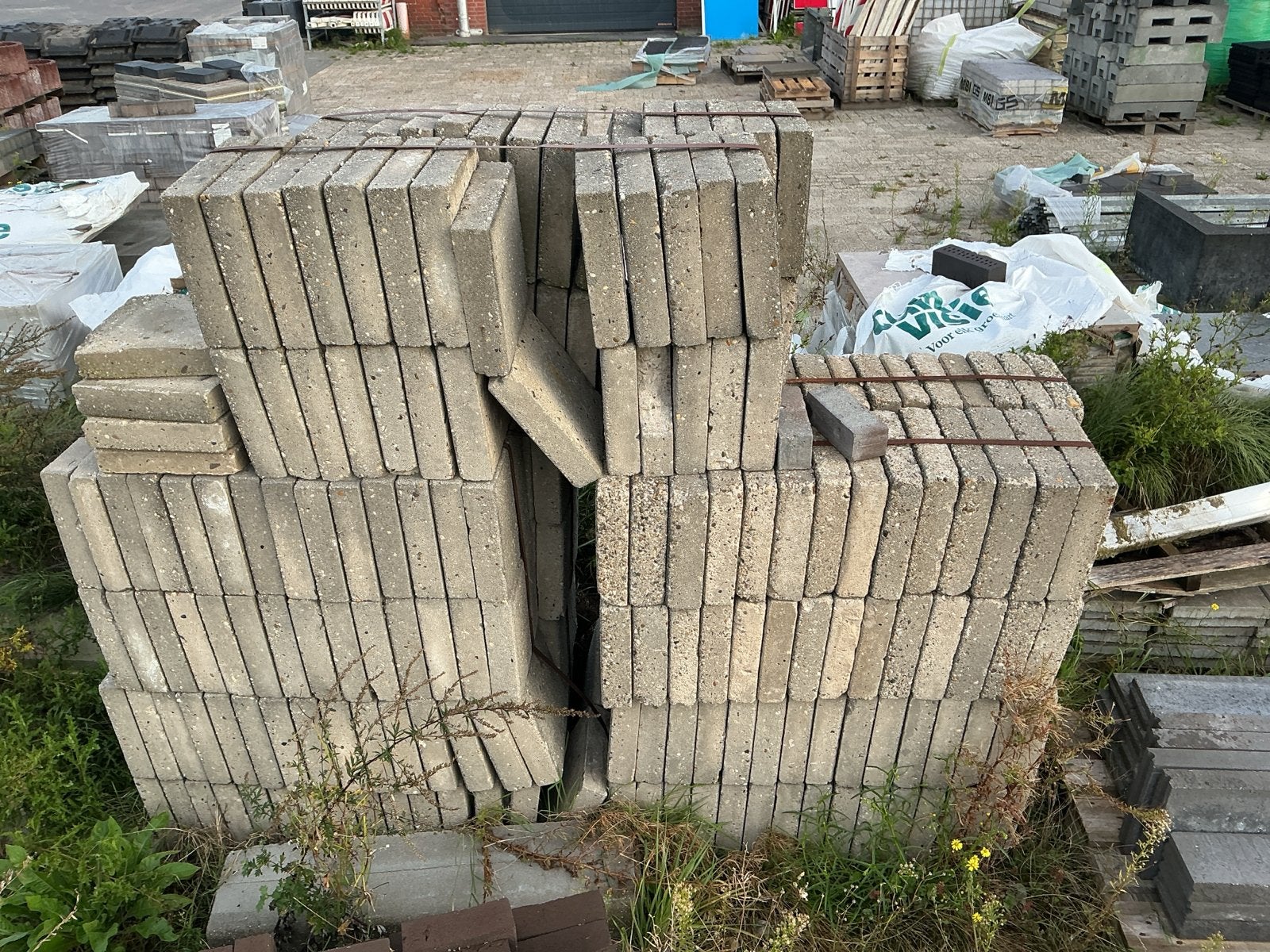 Grote partij betontegels 30x30x7 cm, Tuin en Terras, Gebruikt, Ophalen of Verzenden, 10 m² of meer, Beton