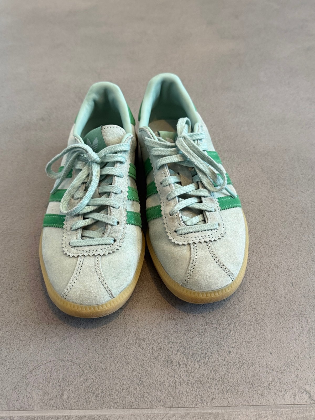 Adidas sneakers in mintgroen suède, Kleding | Dames, Schoenen, Verzenden, Gedragen, Groen, Sneakers of Gympen