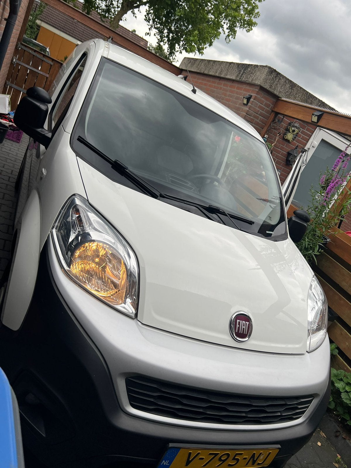 Fiat Fiorino Automaat 2018 Euro 6 Airco Navi APK 04/2027, Auto's, Bestelauto's, Stof, Euro 6, 4 cilinders, Wit