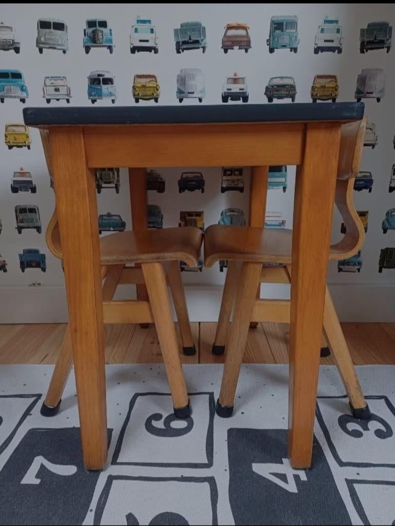 vintage kleutertafeltje met 2 stoelen, Kinderen en Baby's, Kinderkamer | Tafels en Stoelen, Ophalen, Zo goed als nieuw, Tafel(s) en Stoel(en)