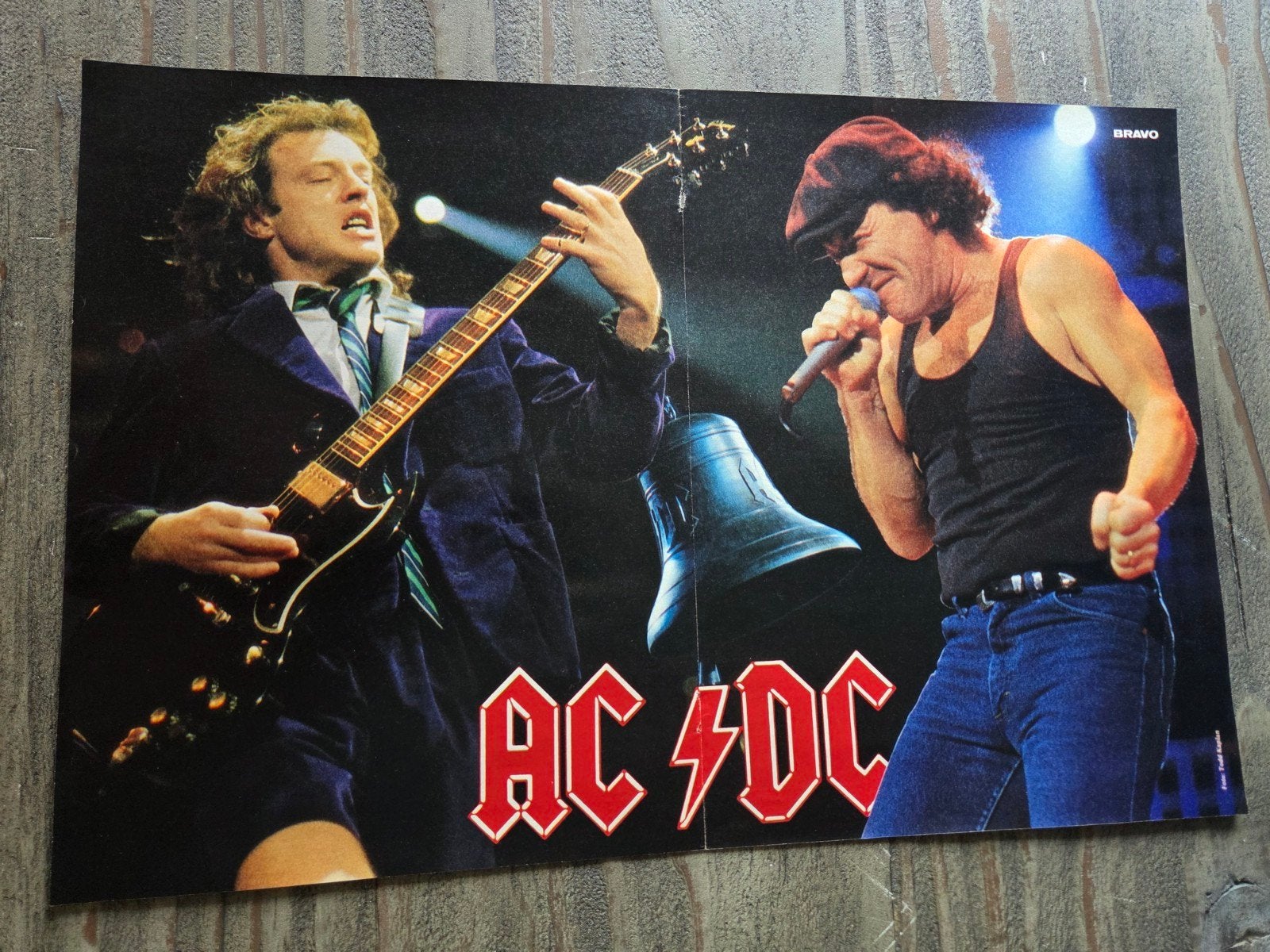 AC/DC Poster - Vintage Bravo, Ophalen of Verzenden, Zo goed als nieuw, A1 t/m A3, Muziek