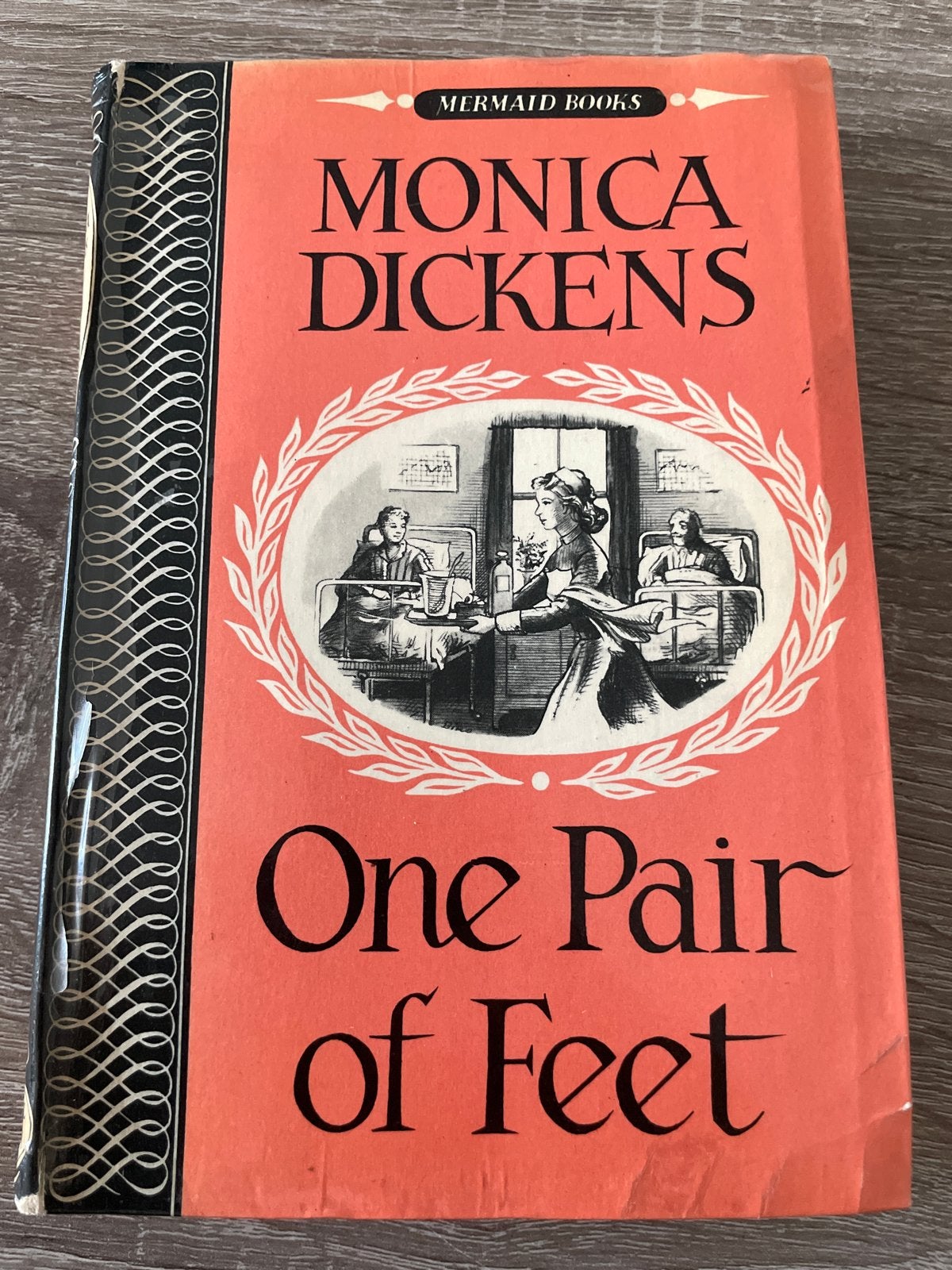 One Pair of Feet - Gesigneerd! Monica Dickens, Ophalen of Verzenden, Gelezen, Europa overig