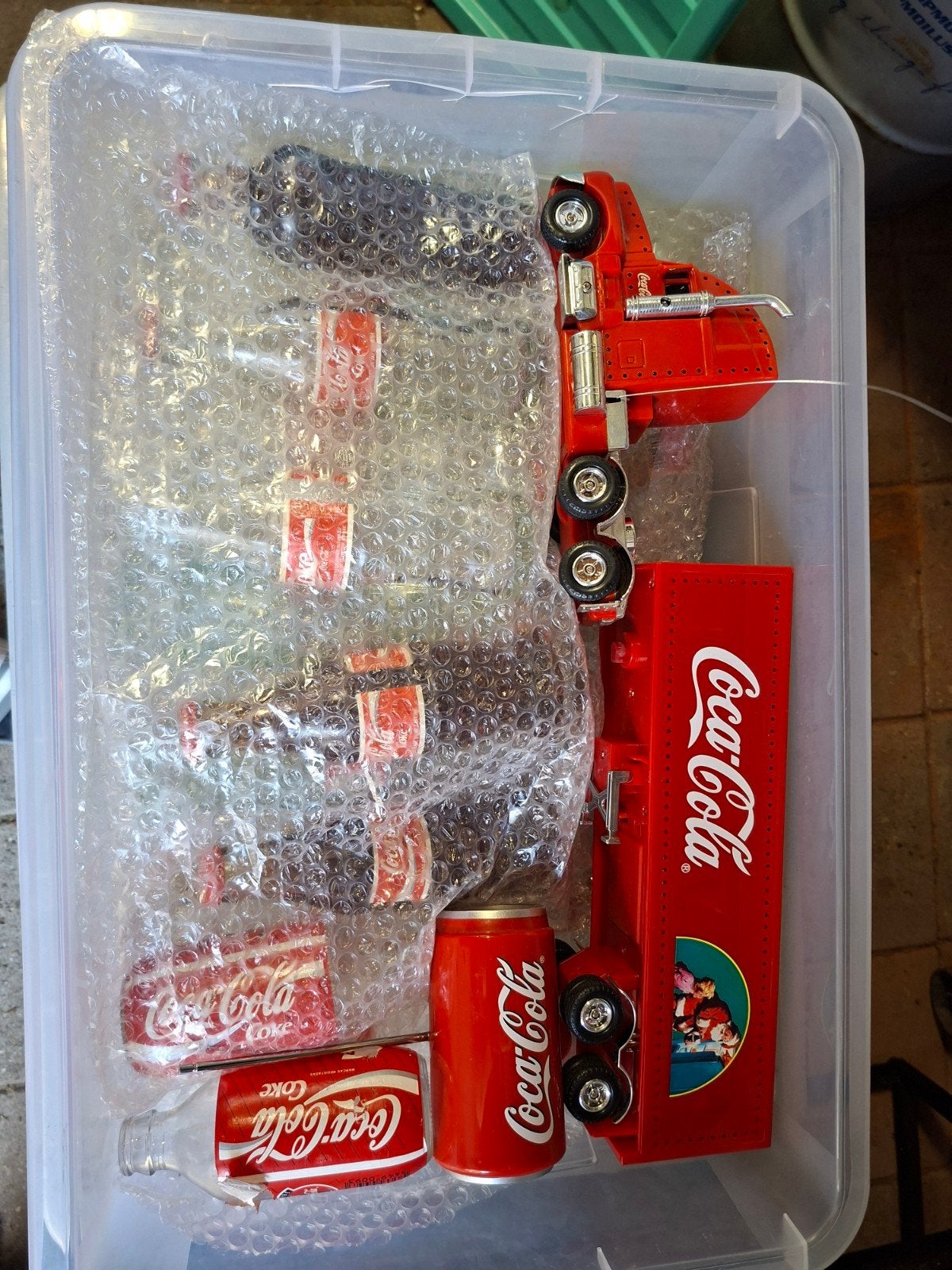 Grote Coca-Cola verzameling: vrachtwagen, blikjes, flessen, Ophalen, Gebruikt