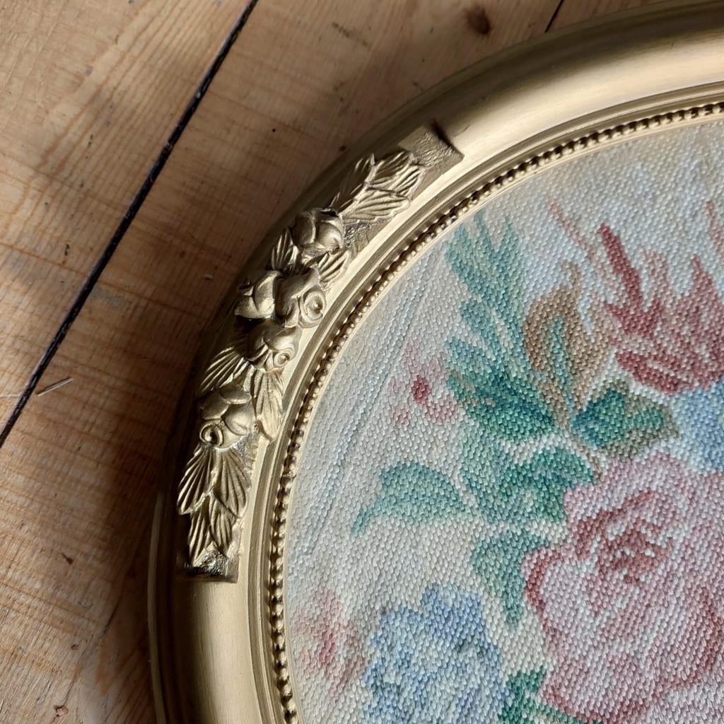 Lucky vintage Ovaal borduurwerk met bloemen in gouden lijst, Ophalen, Huis en Inrichting