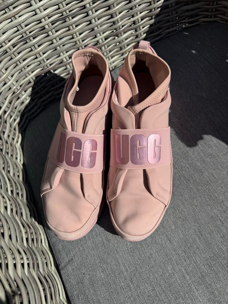 Ugg schoenen, Ophalen of Verzenden, Zo goed als nieuw, Roze, Sneakers of Gympen