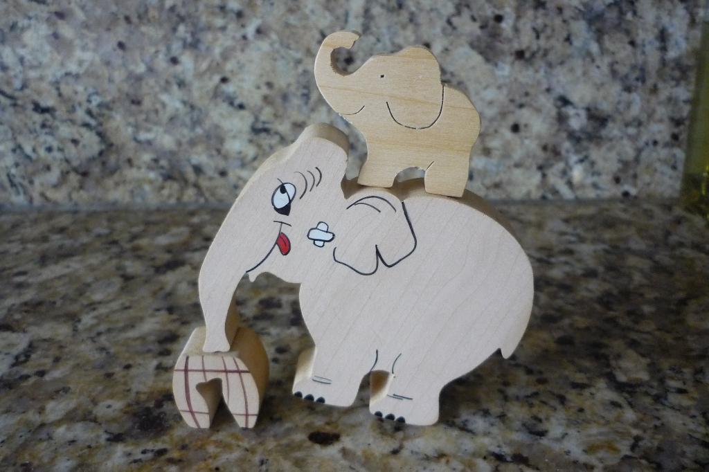 2 verschillende houten '' OLIFANTEN '' (grote/kleine), Verzamelen, Dierenverzamelingen, Ophalen of Verzenden, Zo goed als nieuw