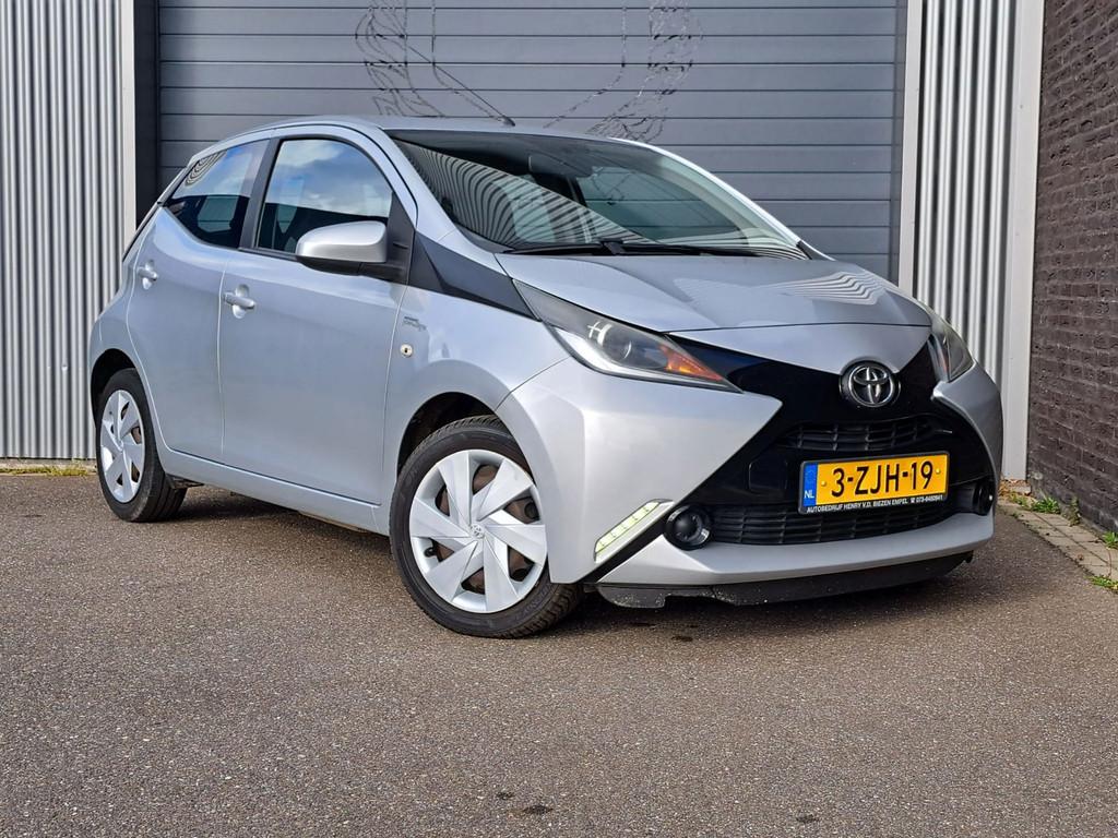 Toyota Aygo 1.0 VVT-i x-play Airco|Camera|Nap, Voorwielaandrijving, Euro 5, Stof, Gebruikt
