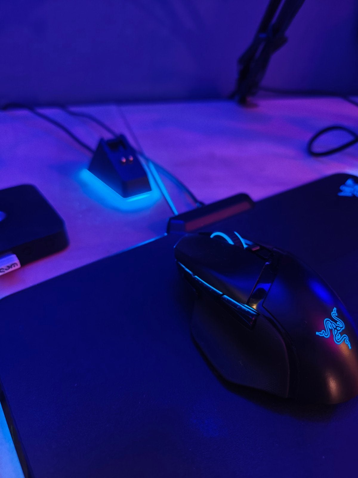 Razer Basilisk Ultimate met Dock en Firefly Hard Edition, Rechtshandig, Muis, Gebruikt, Gaming muis