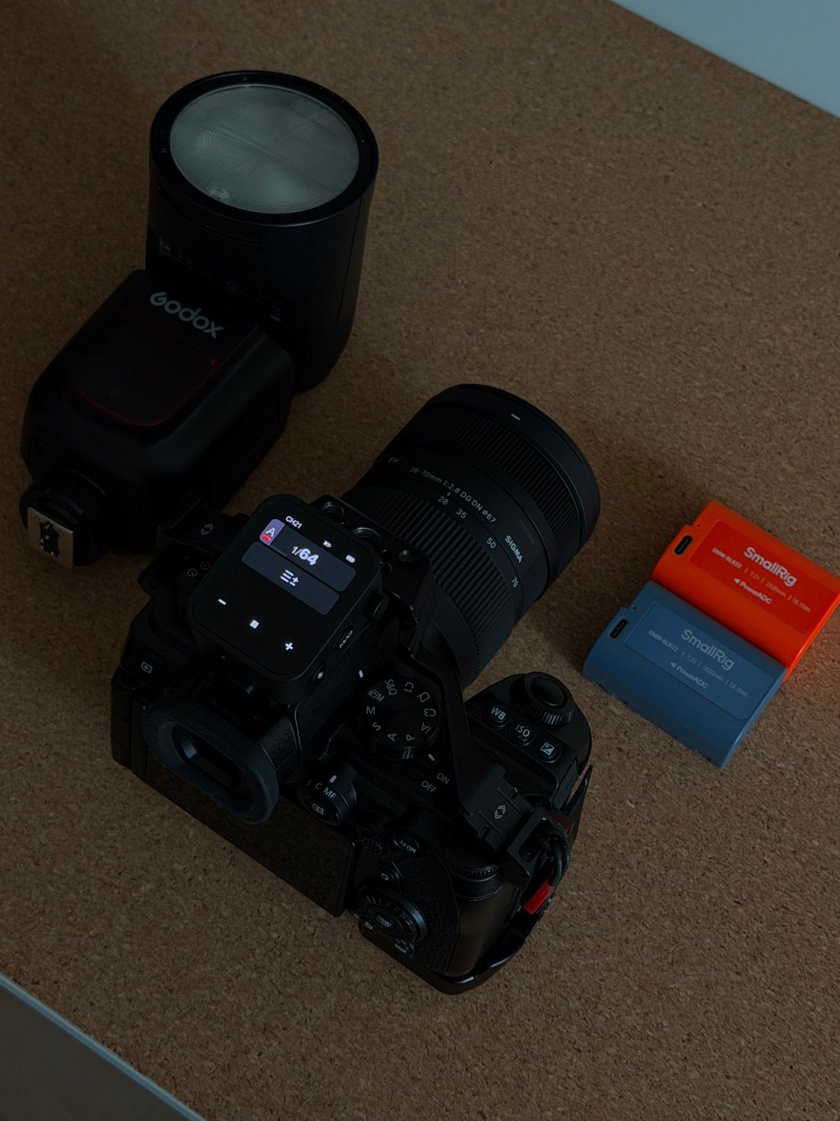 Lumix S5II + 28-70mm F2.8 Sigma + Cage + Godox V1 & X3 trigg, Ophalen of Verzenden, Zo goed als nieuw, Standaardlens