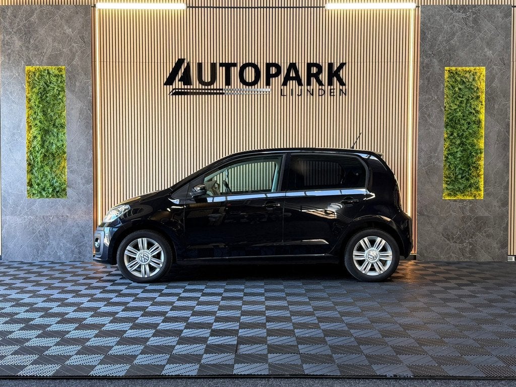 Volkswagen Up! 1.0 BMT high up! STOELVERWARMING|LEDER STOELE, Voorwielaandrijving, Gebruikt, Zwart, Handgeschakeld