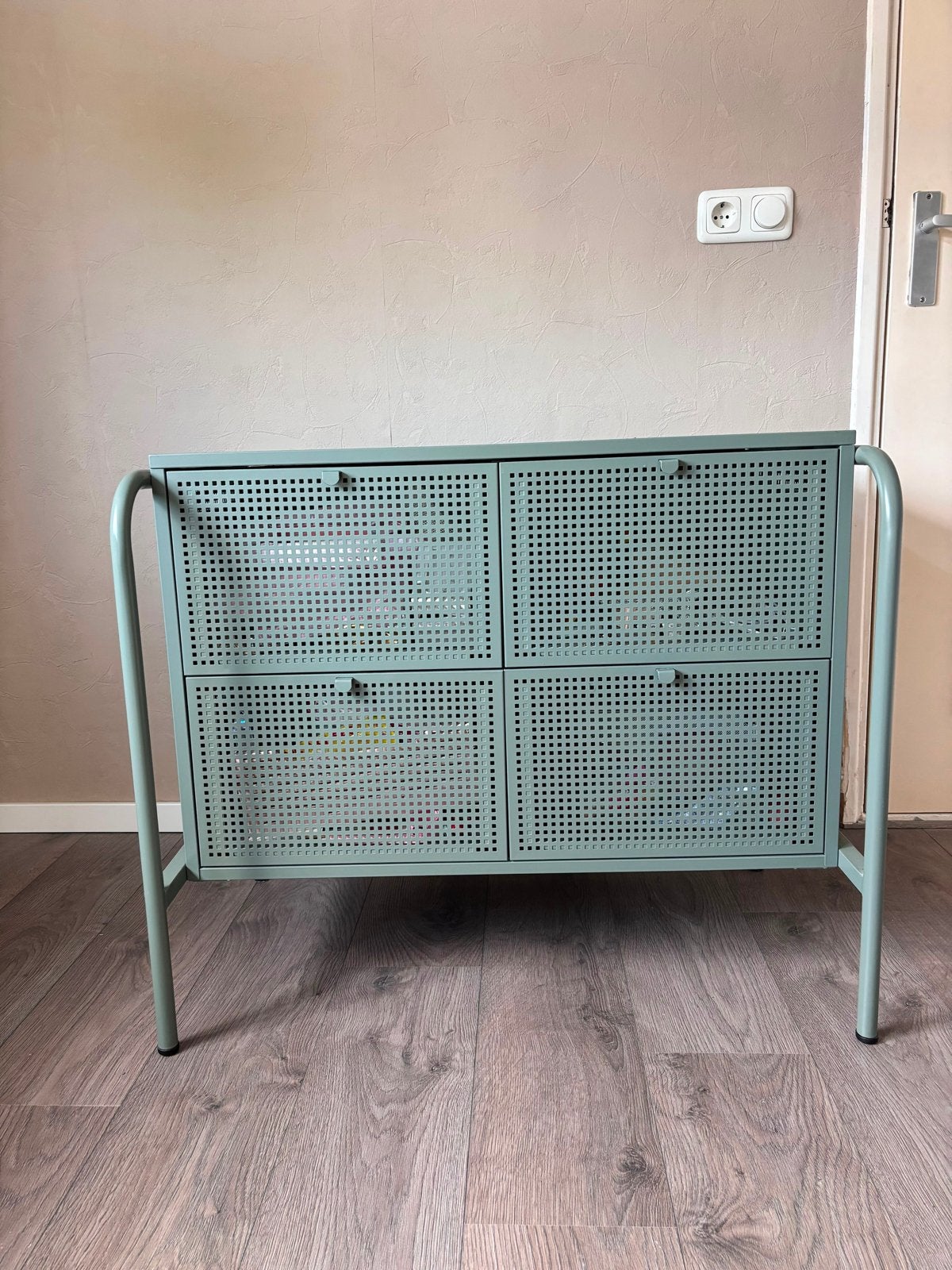 IKEA NIKKEBY Ladekast - Groen, Huis en Inrichting, Kasten | Ladekasten, Ophalen, 50 tot 100 cm, Zo goed als nieuw, 3 of 4 laden