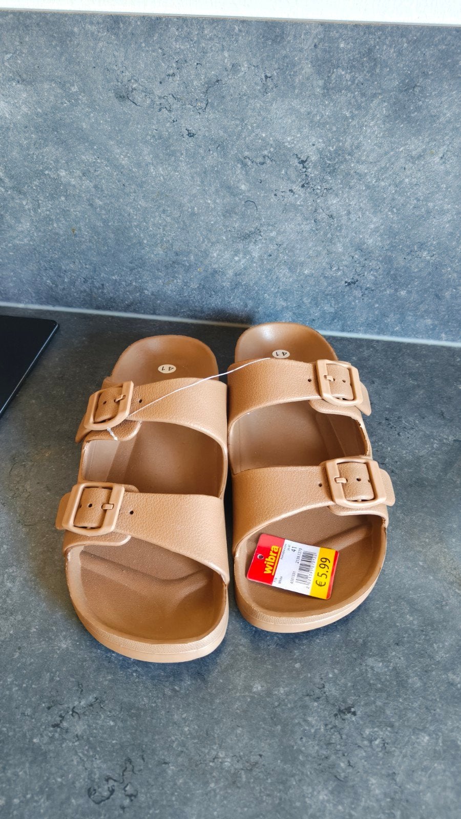 Nieuwe bruine slippers maat 41, Kleding | Dames, Schoenen, Verzenden, Nieuw, Bruin