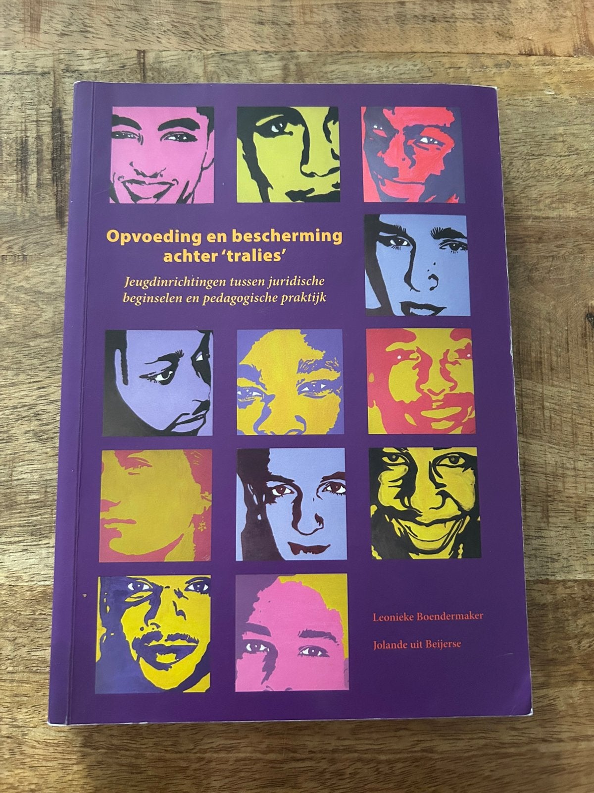 L. Boendermaker - Opvoeding en bescherming achter tralies, Gelezen, Ophalen of Verzenden, L. Boendermaker; J. uit Beyerse, Sociale wetenschap