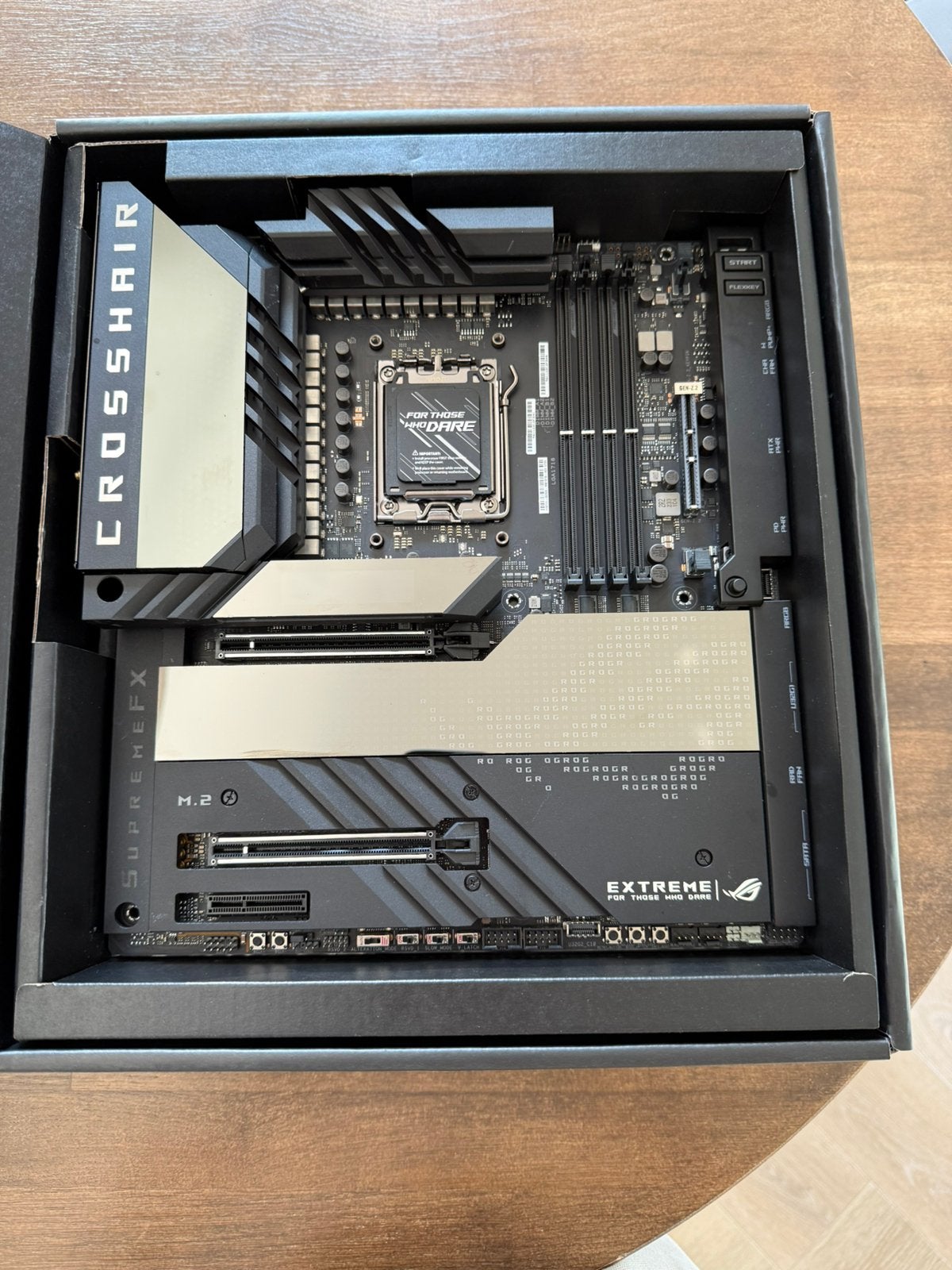 ASUS ROG Crosshair X670E Extreme | Doos & Accessoires, Computers en Software, Moederborden, Ophalen of Verzenden, Zo goed als nieuw