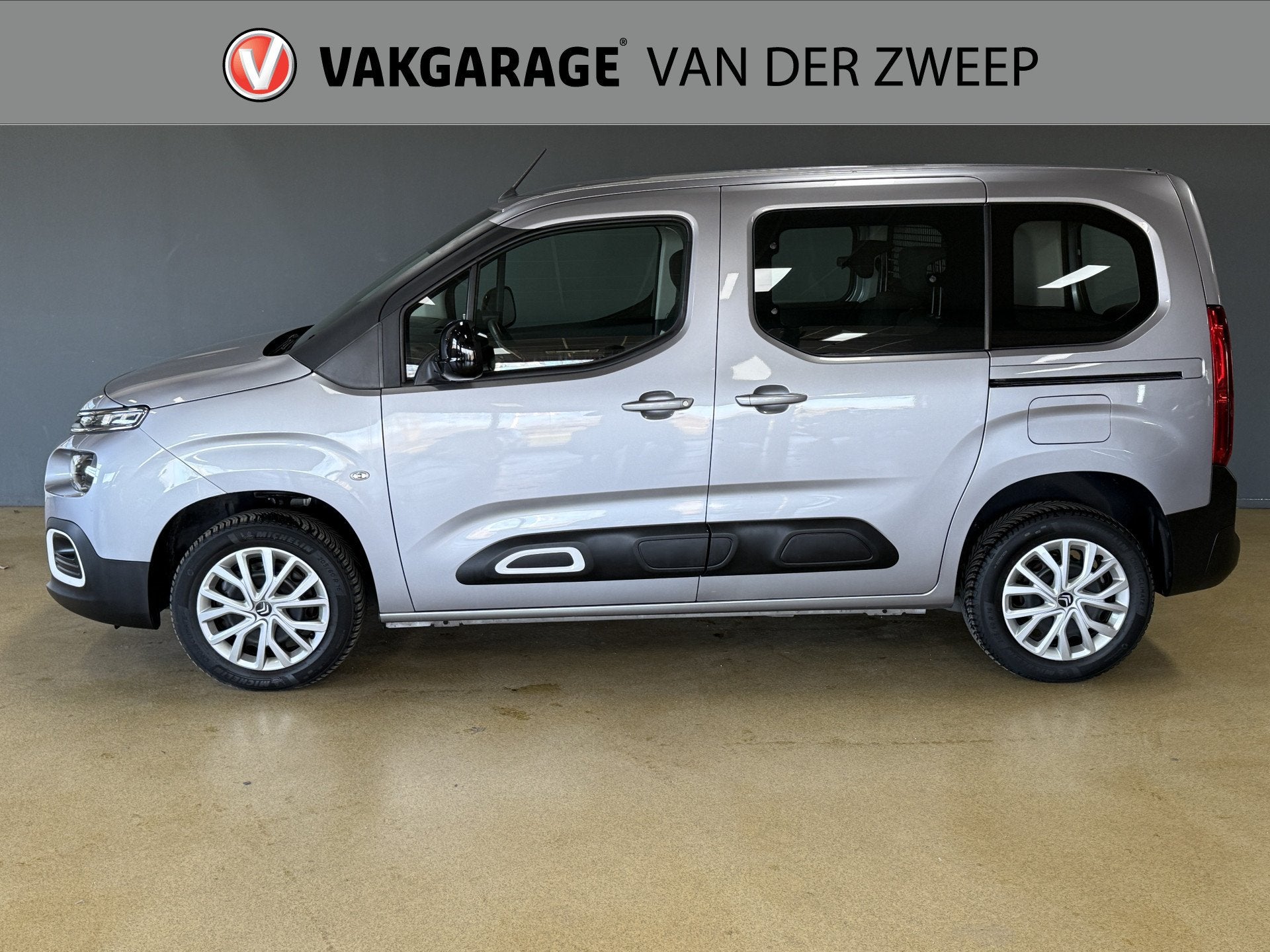 Citroën Berlingo 1.2 PureTech Club | Navi | Camera, Voorwielaandrijving, Gebruikt, Euro 6, 3 cilinders