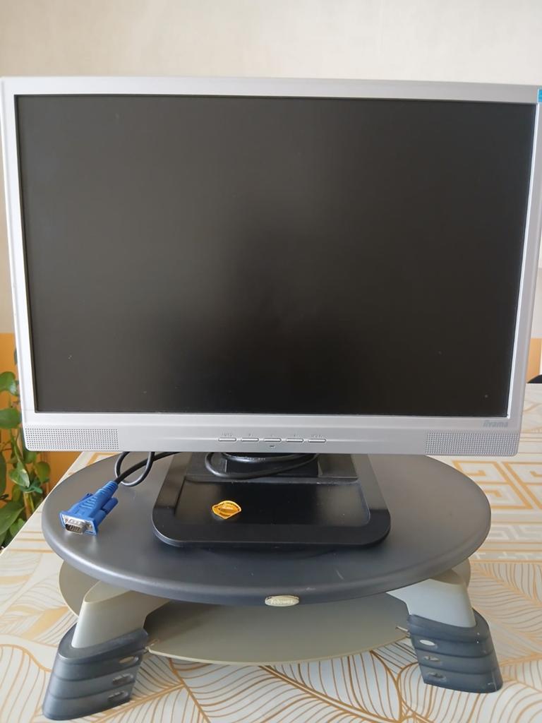Gratis iiyama monitor+ monitor verhoger, Computers en Software, Monitoren, Ophalen