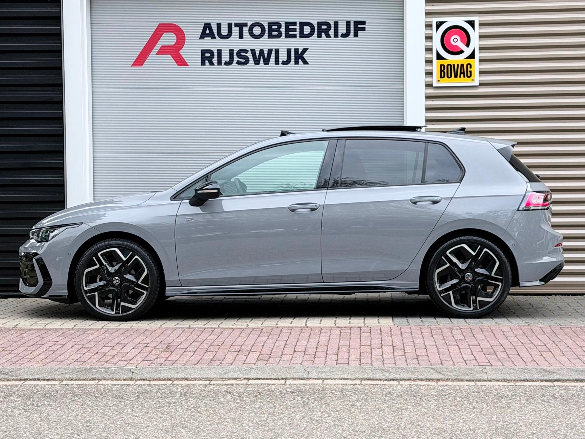 Volkswagen GOLF 1.5 eTSI R-Line Edition Pano/Camera/HuD, Auto's, 4 cilinders, 150 pk, Alcantara, Bedrijf