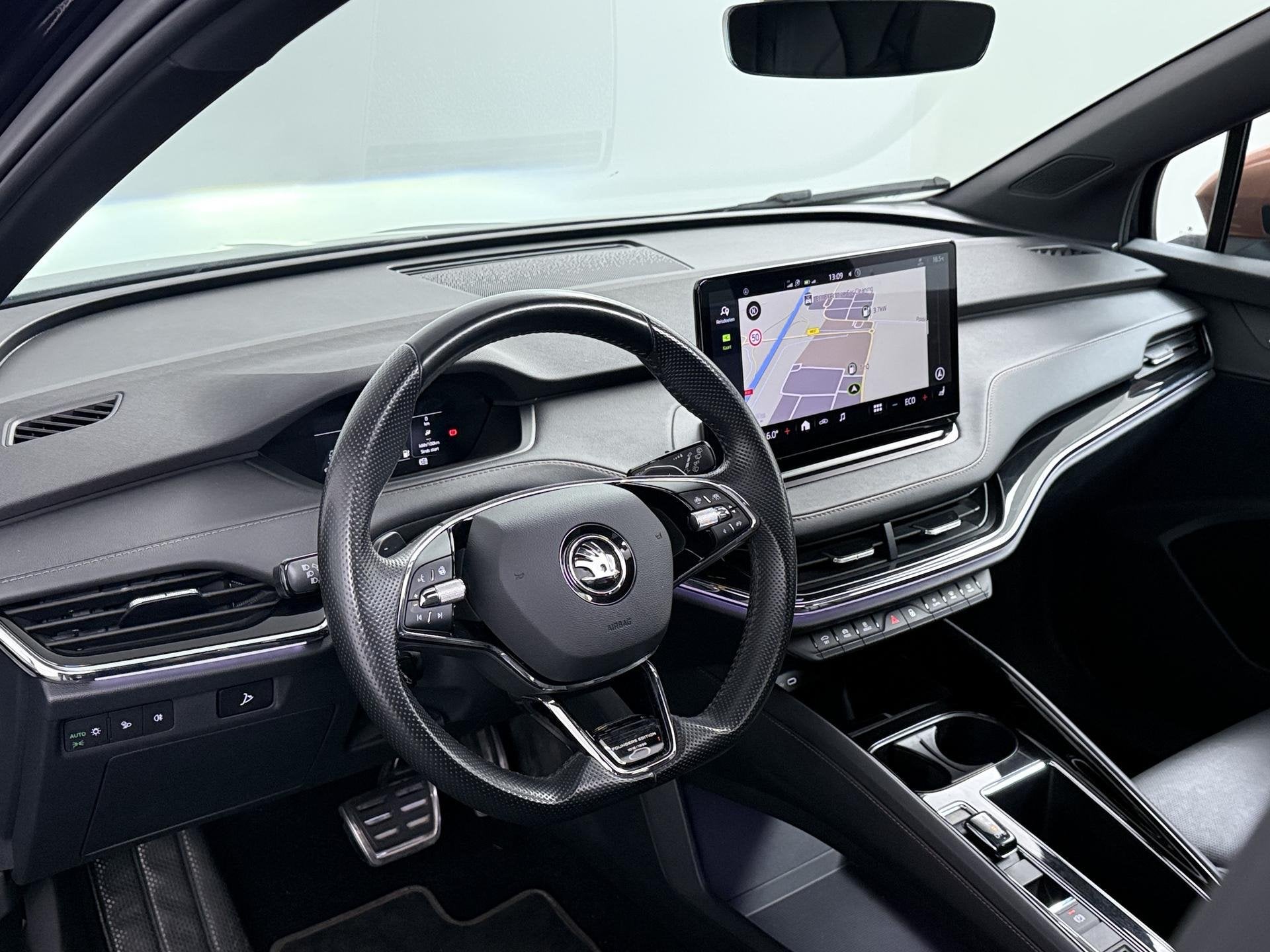 Skoda Enyaq 80 Founders Edition Black | FULL OPTIONS | Cryst, Auto's, Automaat, 2095 kg, Achterwielaandrijving, Gebruikt
