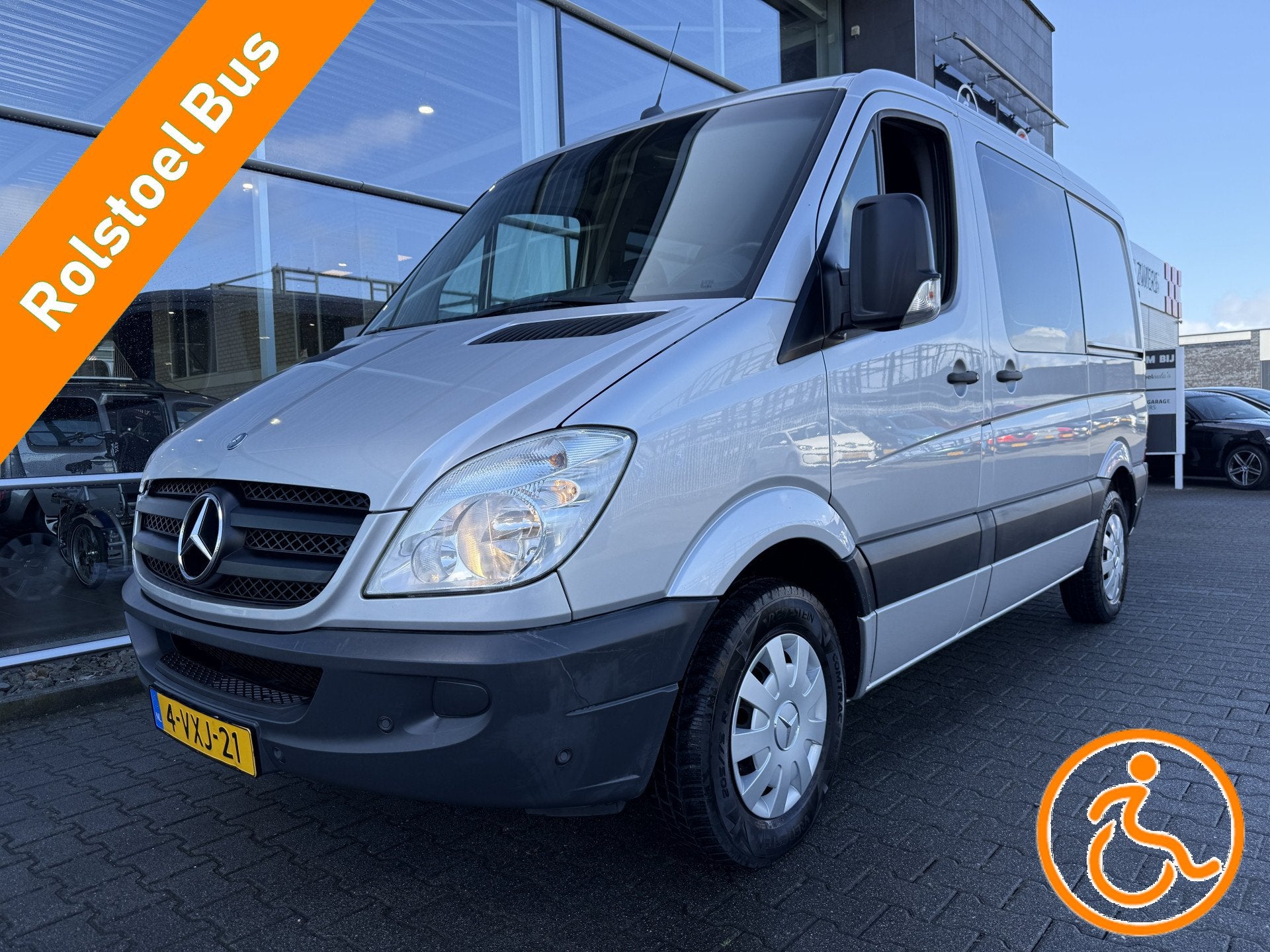 Mercedes-Benz Sprinter 3+1 Rolstoelbus Zelfrijder 210 2.2 CD, Auto's, Bestelauto's, Automaat, Euro 5, Gebruikt, Zwart
