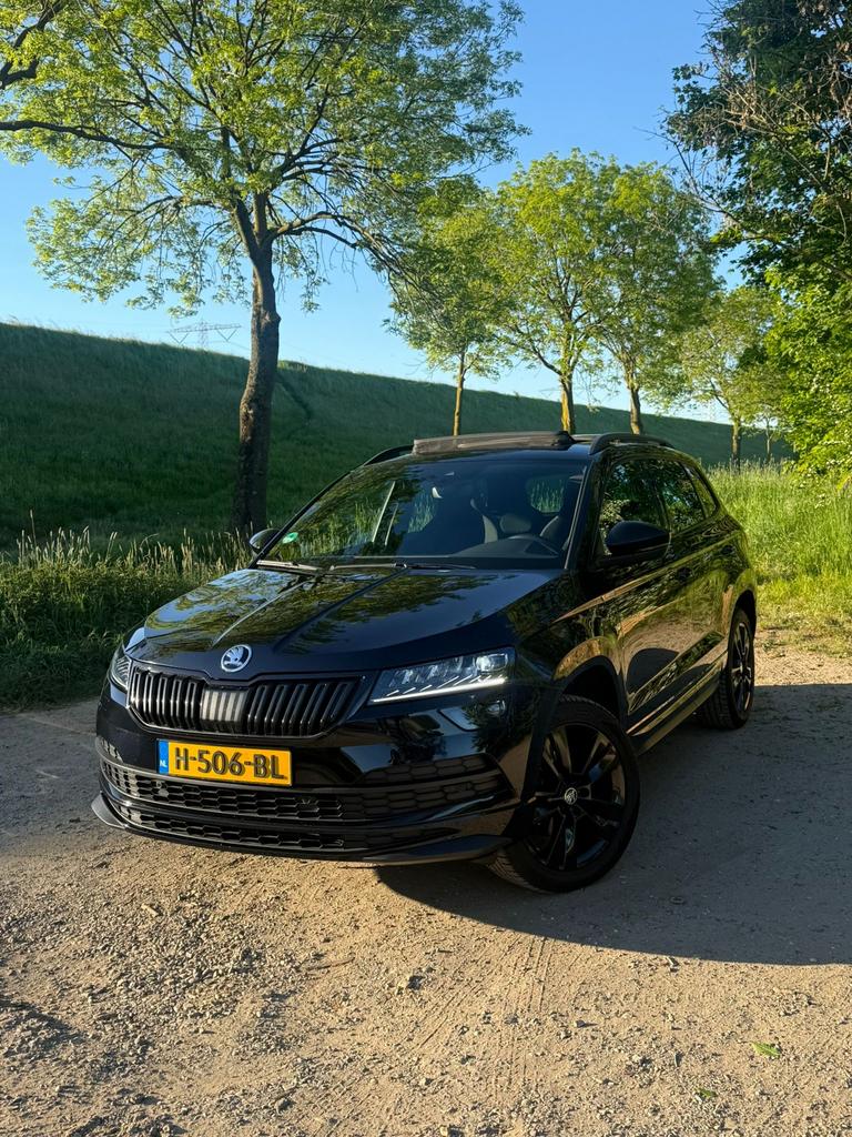Skoda Karoq 1.5 TSI ACT Greentech 150pk 2020 Zwart, Auto's, Skoda, 1498 cc, 4 cilinders, Zwart, 690 kg