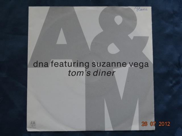 DNA - Tom's diner  (7"), Fotohoes, Ophalen of Verzenden, Gebruikt, Pop