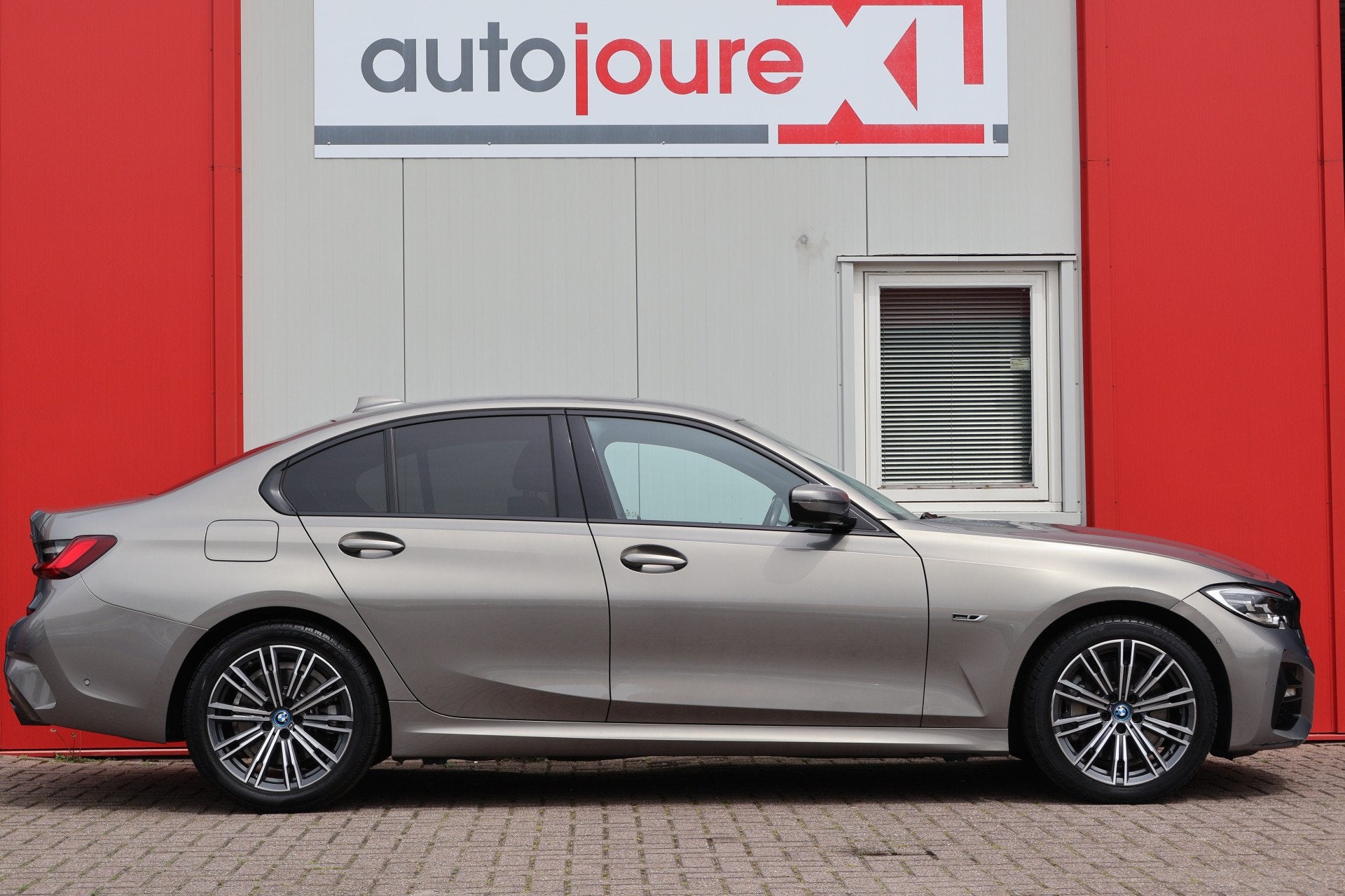 BMW 3-serie 330e Business Edition Plus (bj 2022, automaat), Auto's, Automaat, 1998 cc, 4 cilinders, Bedrijf