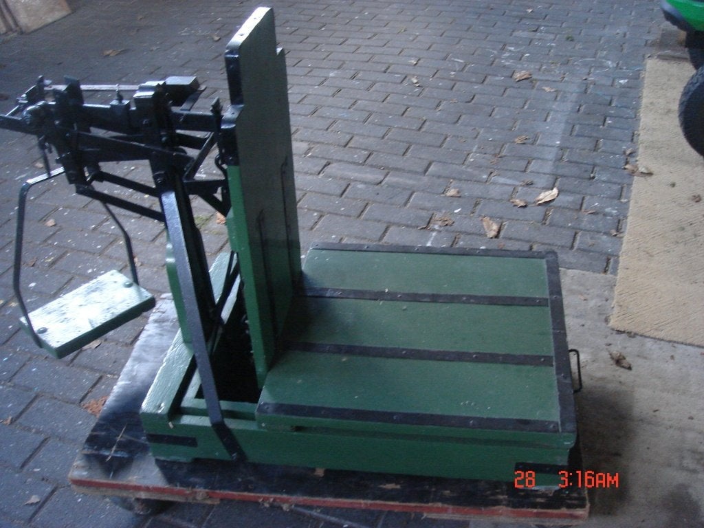 Ijkwezen model 13D weegschaal uit 1949, Ophalen, Gebruikt, Vloerweegschaal, 200 kg of meer