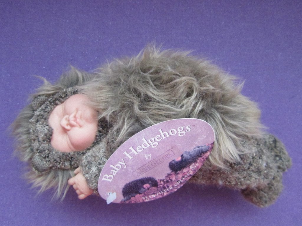 ANNE GEDDES Knuffel POPJE EGEL. 23 CM **Nieuw met Kaartje**, Overige typen, Nieuw, Ophalen of Verzenden, Met label