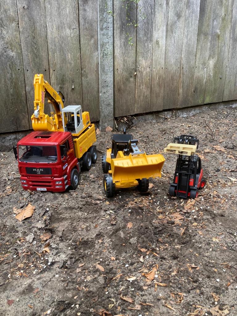 Bruder speelgoed set: vrachtwagen, graafmachine, heftruck, Kinderen en Baby's, Ophalen, Gebruikt