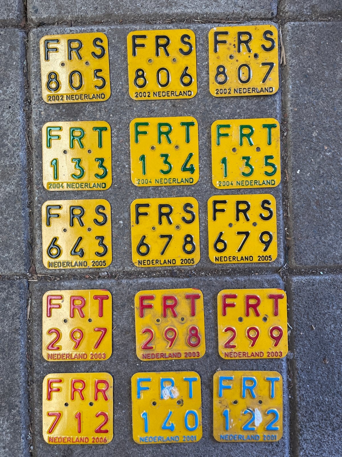 VINTAGE OPVOLGENDE BROMFIETS VERZEKERINGS PLAATJES, Ophalen, Zo goed als nieuw