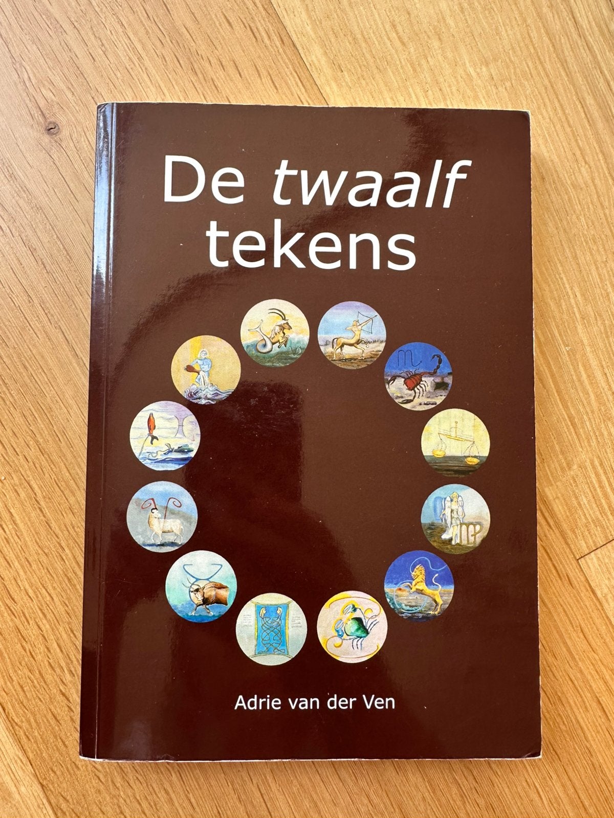 De twaalf tekens Adrie van der Ven astrologie, Boeken, Esoterie en Spiritualiteit, Ophalen of Verzenden, Zo goed als nieuw, Astrologie