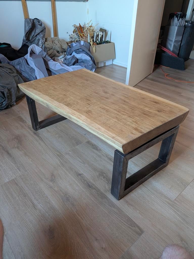 Eikenhouten salontafel met stalen poten, Huis en Inrichting, Tafels | Salontafels, Ophalen, Gebruikt, 100 tot 150 cm, Industrieel, Modern