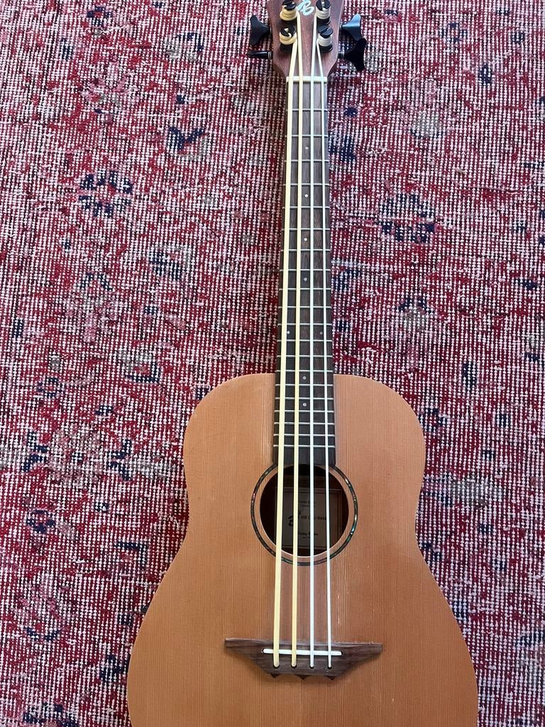 Harley Benton CLU Bass Uke, Muziek en Instrumenten, Snaarinstrumenten | Gitaren | Bas, Ophalen, Zo goed als nieuw, Akoestisch