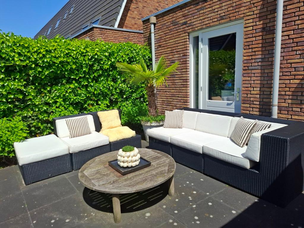 Borek loungeset te koop. Antraciet met witte kussens., Ophalen, Kunststof, Gebruikt, 6 zitplaatsen