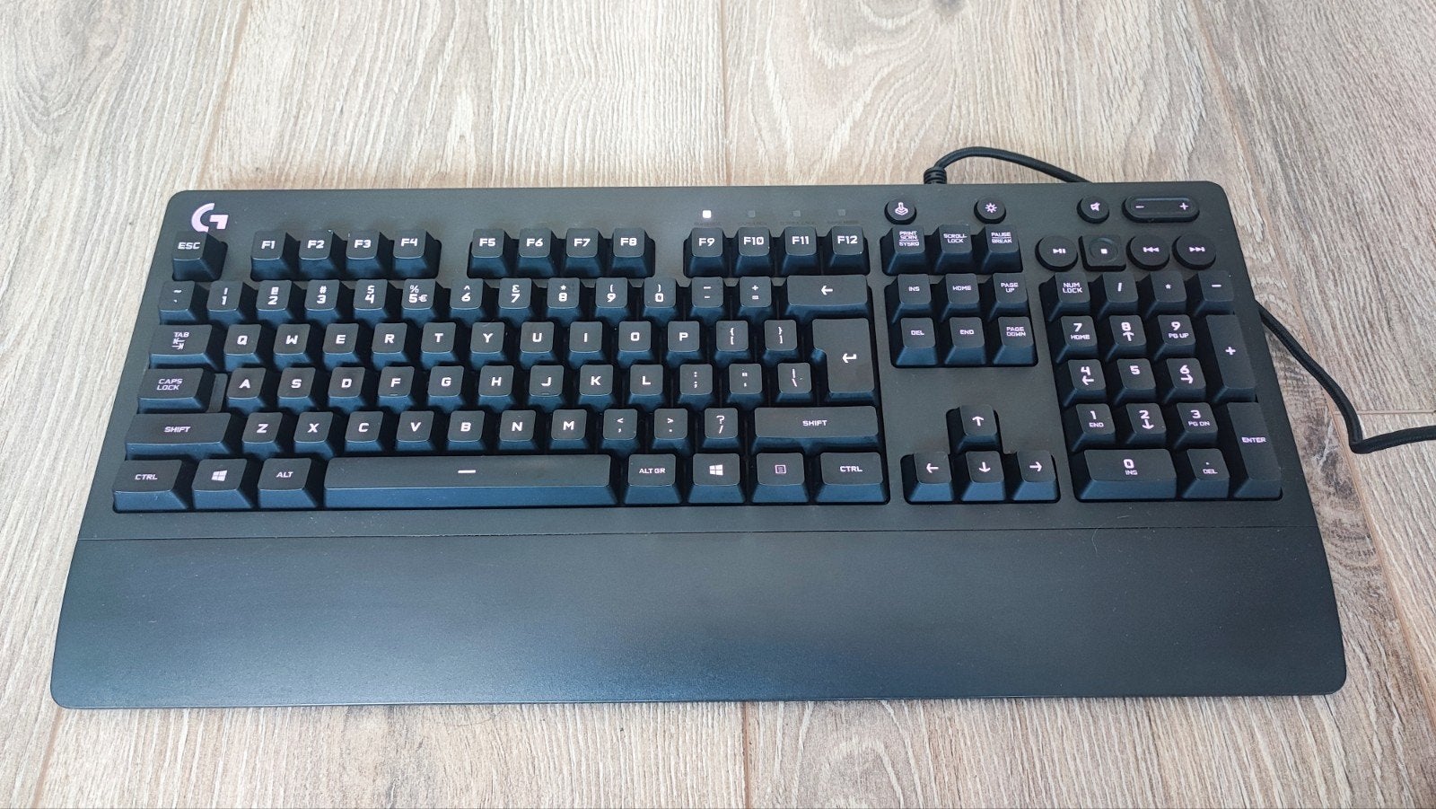 Logitech G213 Prodigy RGB Gaming Keyboard (Qwerty UK), Computers en Software, Toetsenborden, Gebruikt, Logitech G, Ophalen of Verzenden