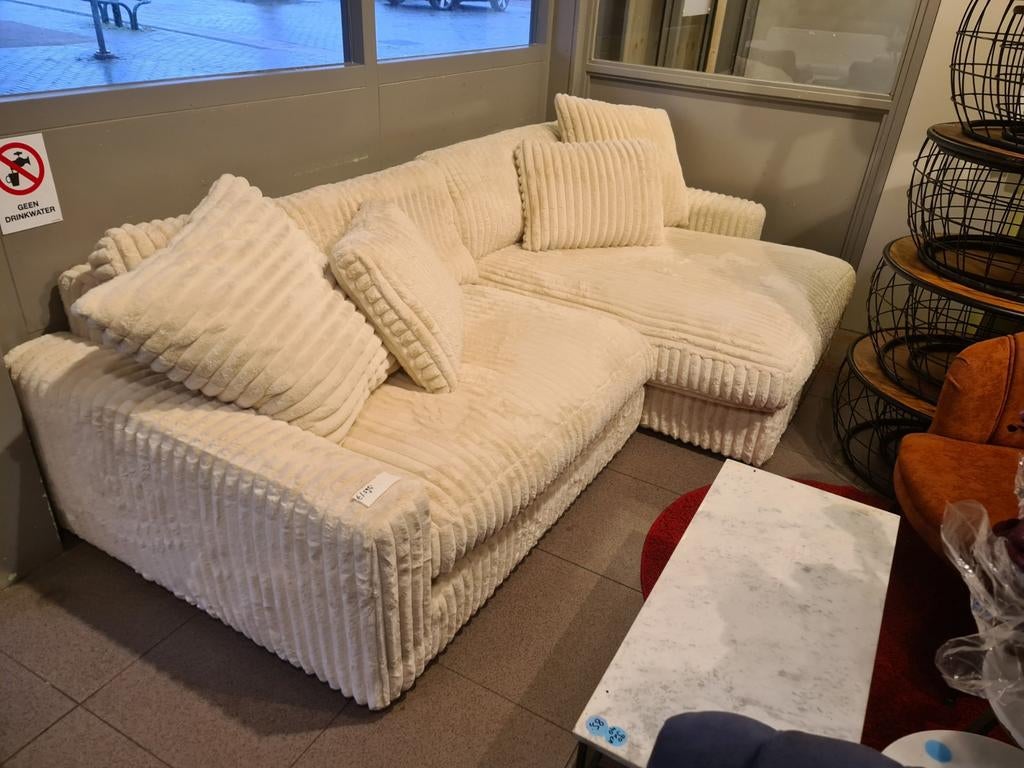 Nieuwe hoekbank Lindy beige fluffy ribcord 275x155cm €995, Ophalen, ., Nieuw, .
