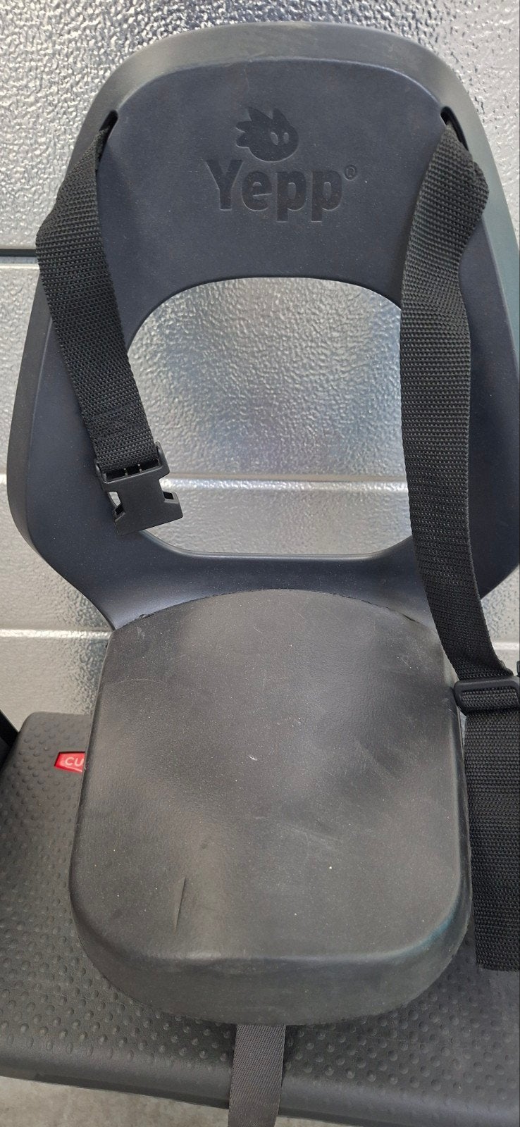 Yepp achterzitje met missend rubbertje, Ophalen, Achterzitje, Yepp, 9 t/m 36 kg