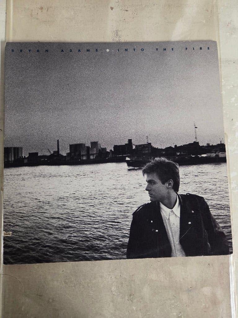 Vinyl lp BRYAN ADAMS: INTO THE FIRE, Cd's en Dvd's, Beschermende buitenhoes, LP, Gebruikt, Ophalen of Verzenden