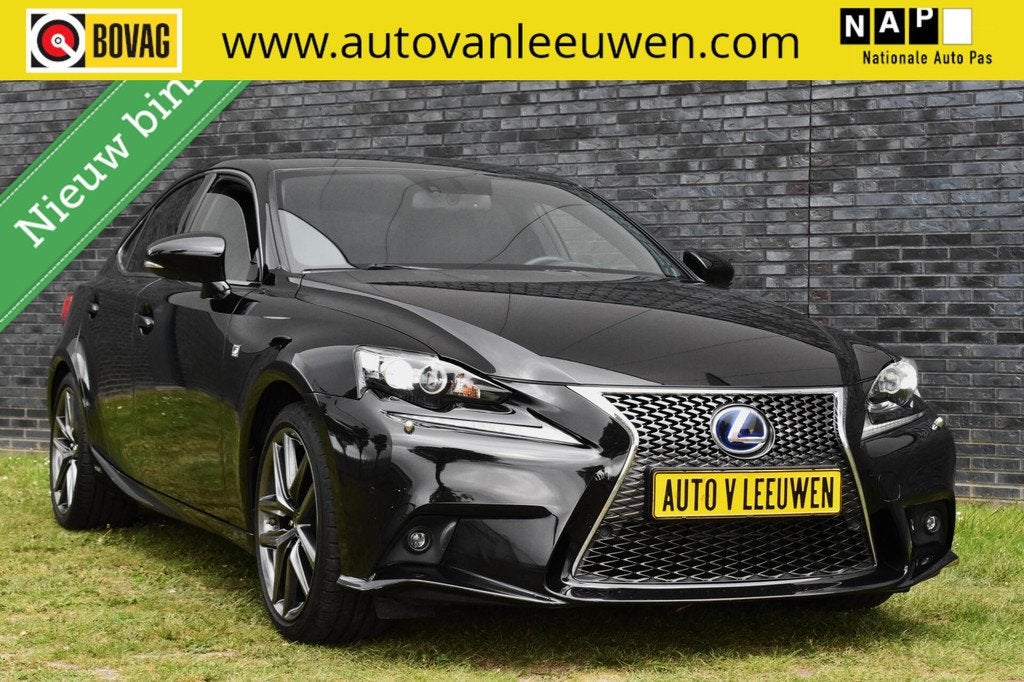 Lexus IS 300h F Sport 18 INCH/CAMERA/PDC/NAVI/STOELVW/ETC.!, Auto's, Lexus, Automaat, Euro 5, Achterwielaandrijving, Gebruikt