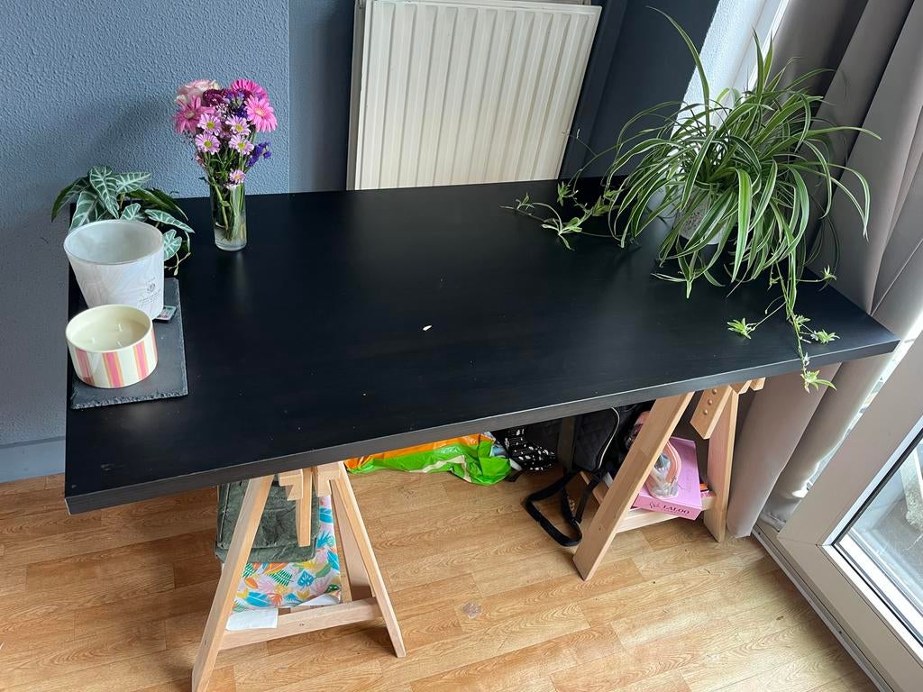 Zwart bureau met schragen - IKEA, Ophalen, Hout, Zo goed als nieuw, IKEA