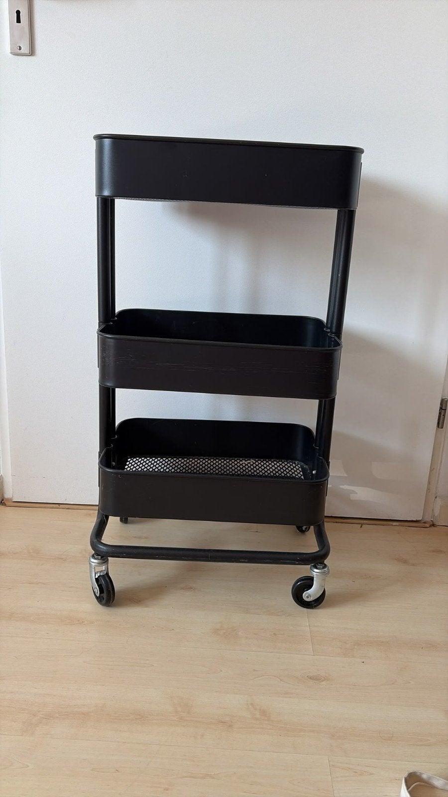 Zwart metalen roltafel met 3 etages, Ophalen, Gebruikt, Zwart, Metaal