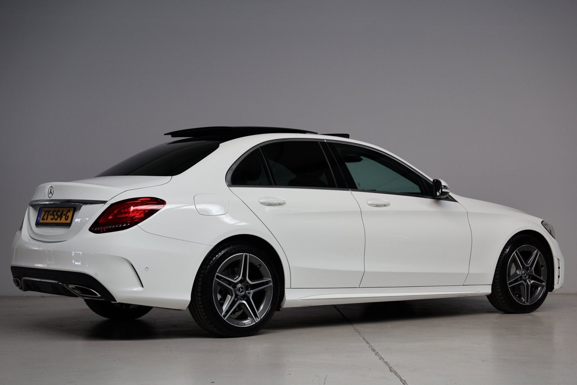 Mercedes-Benz C-klasse 180 AMG | panoramadak | dodehoek dete, Auto's, Dealer onderhouden, Euro 6, Wit, Sedan