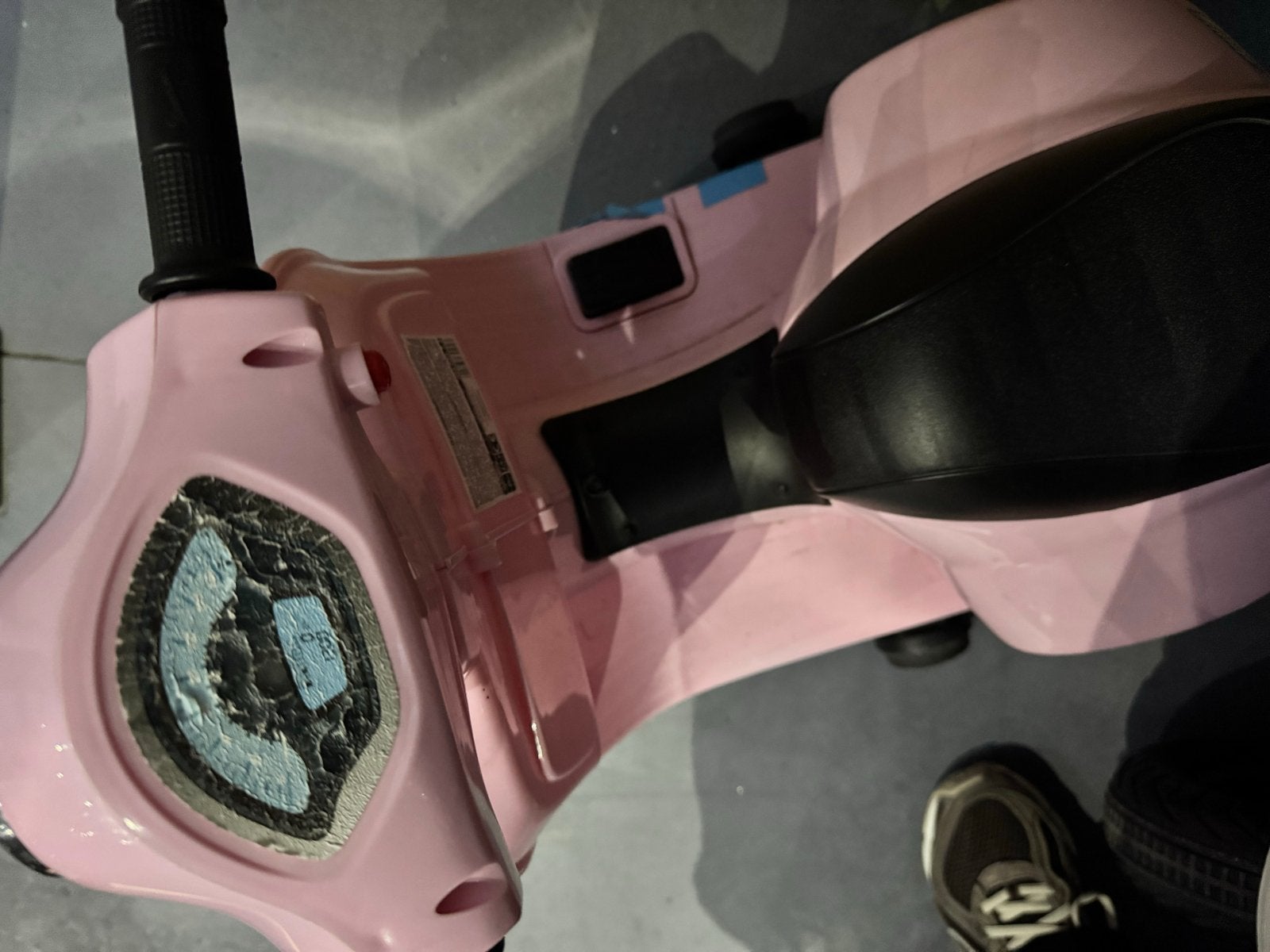 Roze kinder scooter met accuoplader en toeter, Kinderen en Baby's, Ophalen of Verzenden, Gebruikt