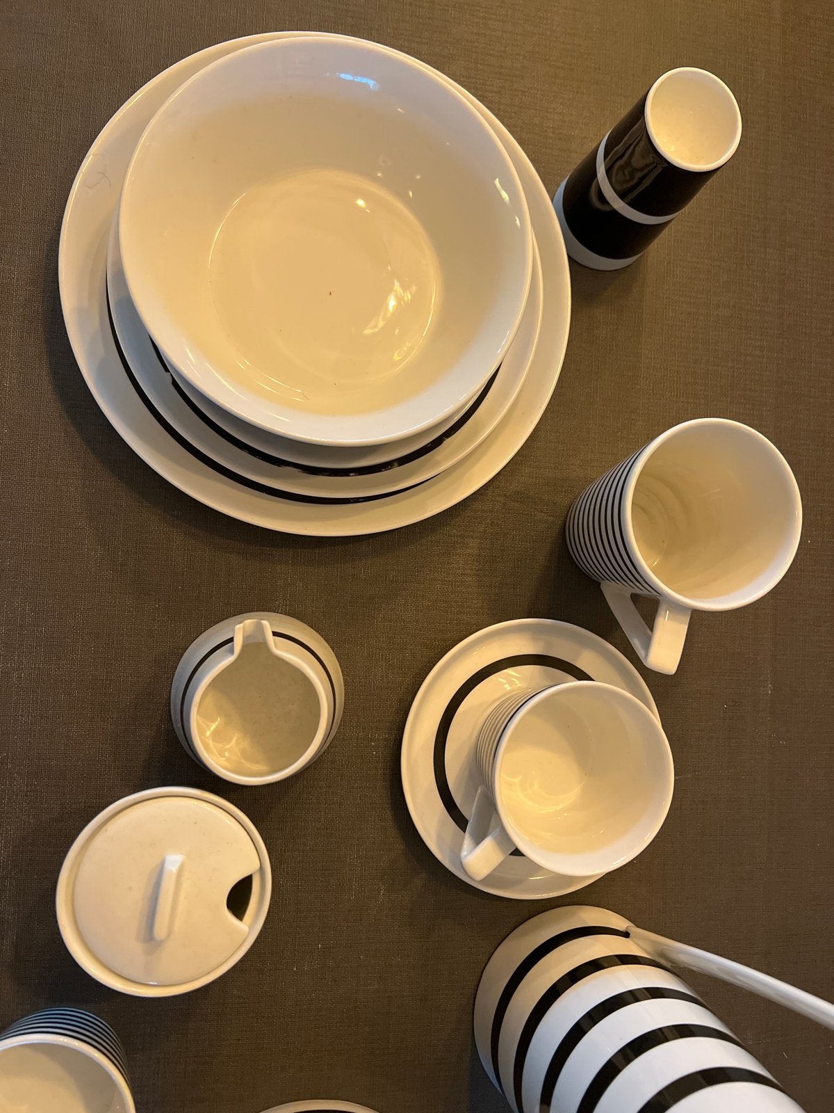 Uitgebreid Salt & Pepper zwart wit servies (6-12 pers.), Huis en Inrichting, Ophalen, Gebruikt, Overige merken, Keramiek