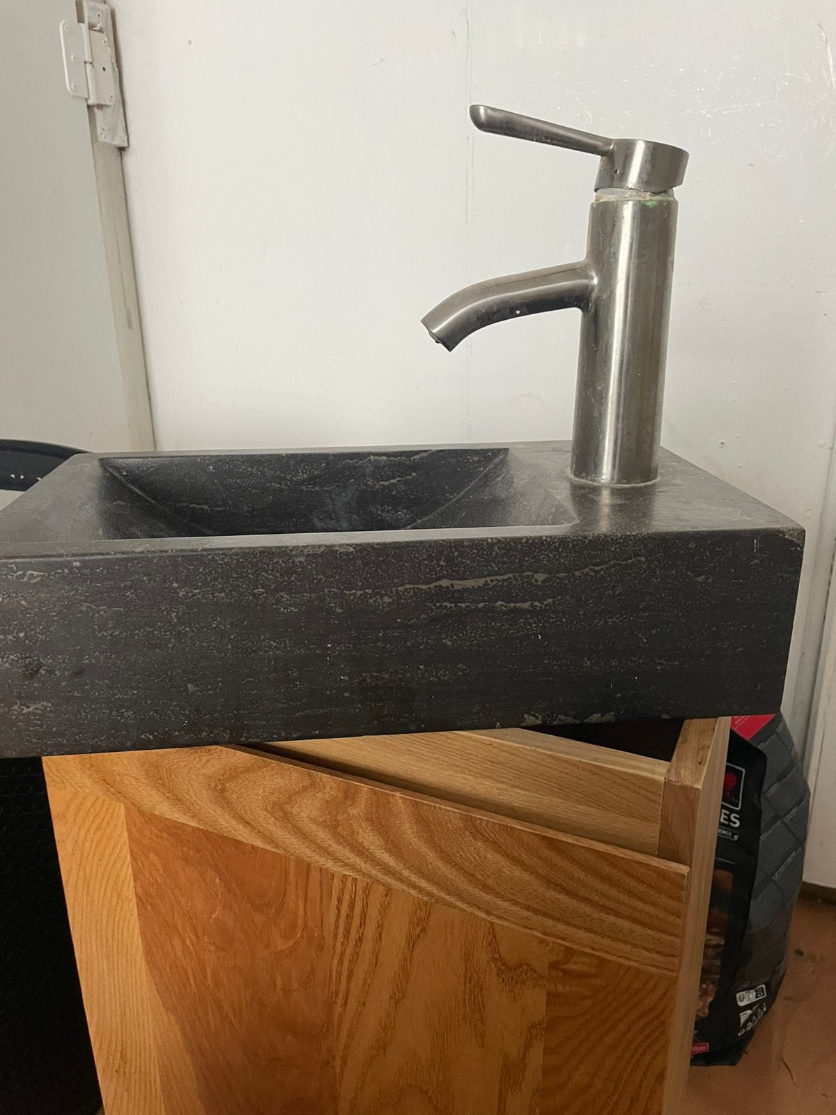 Toiletmeubel met stenen fontein, Ophalen, 50 tot 100 cm, Zo goed als nieuw, Minder dan 100 cm
