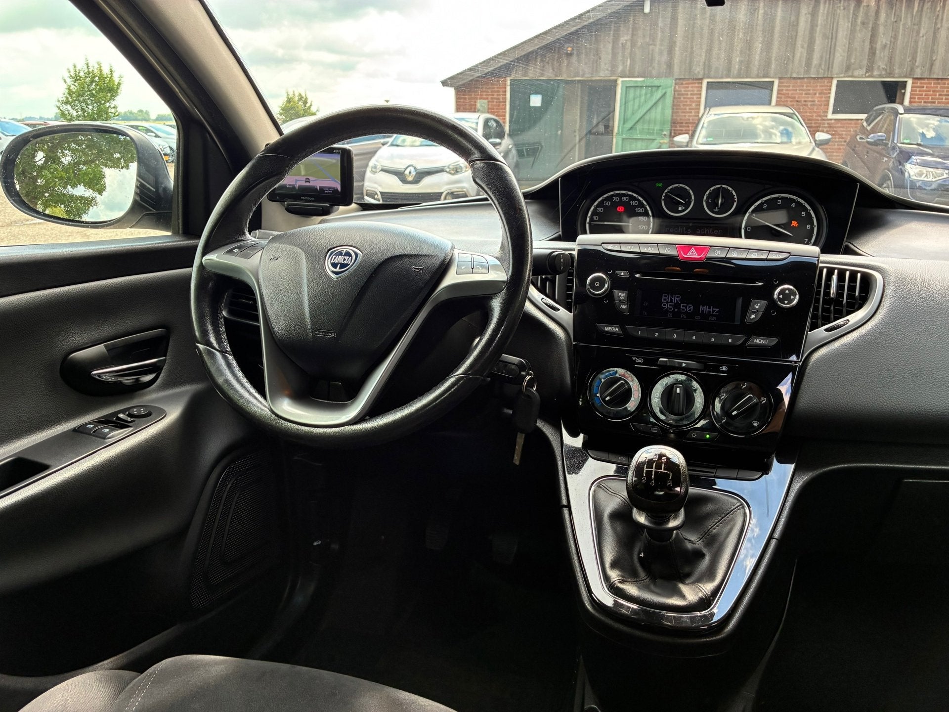 Lancia Ypsilon 0.9 TwinAir Platinum | Airco + Navi nu € 4., Voorwielaandrijving, Euro 5, 86 pk, Gebruikt