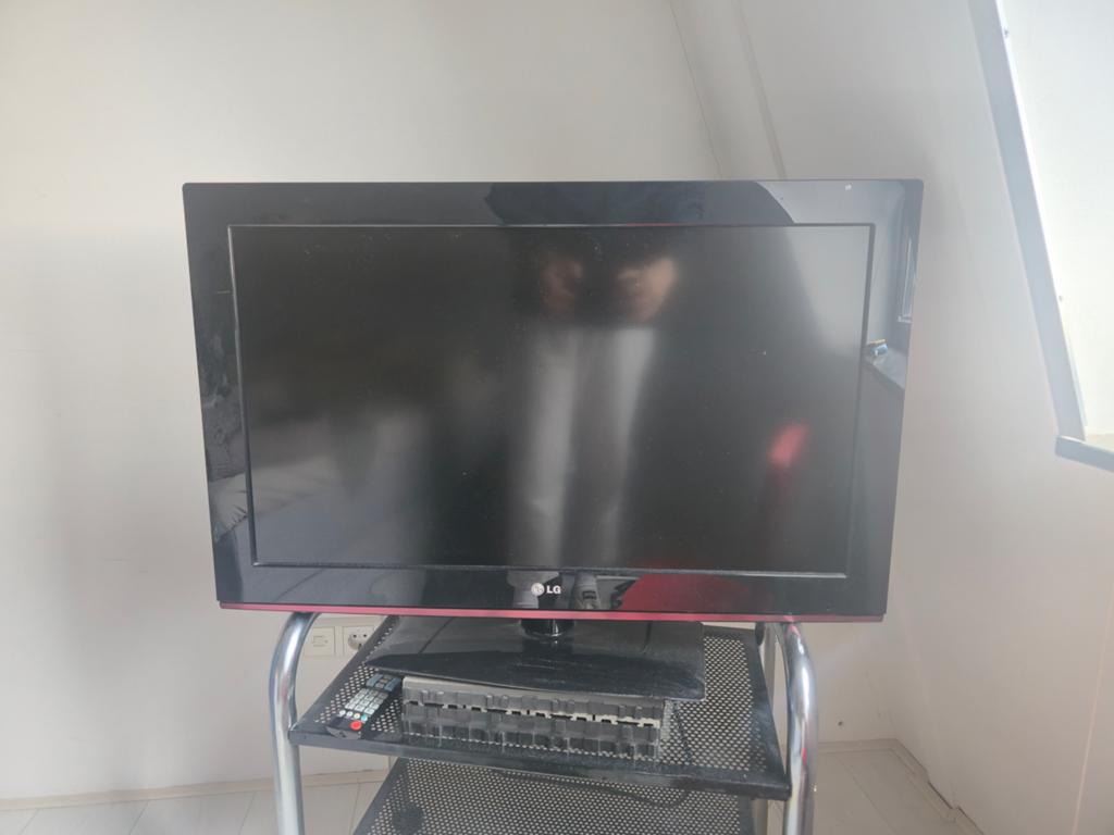 LG 32LD350 televisie, Ophalen, 50 Hz, Zo goed als nieuw, 100 cm of meer