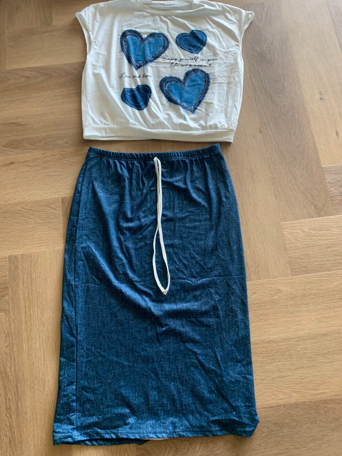 Leuke set: T-shirt met hartjes en denim-look rok, Blauw, Ophalen of Verzenden, Zo goed als nieuw, Knielengte