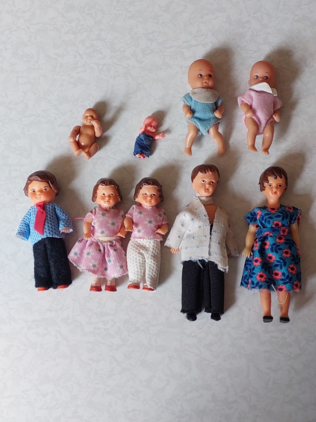 9 vintage poppenhuis poppetjes, o.a 5 Ari poppetjes Germany, Ophalen of Verzenden, Gebruikt, Popje
