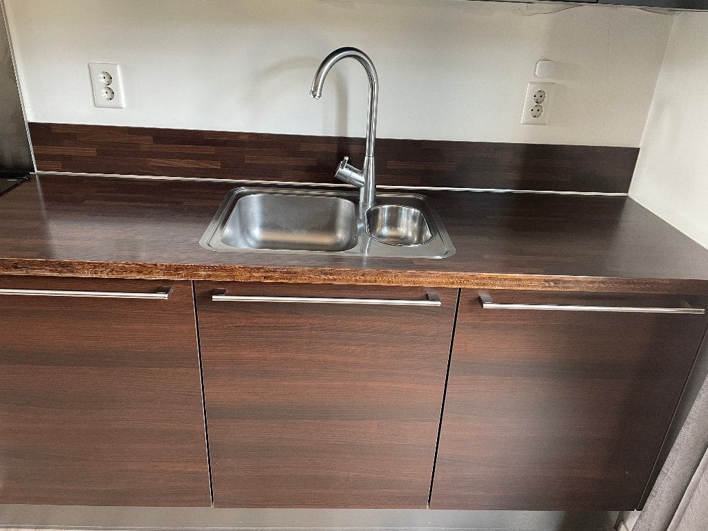 Gratis:  Aanrechtblad 335cm met RVS spoelbak en kraan, Ophalen, Gebruikt, Bruin, 200 cm of meer